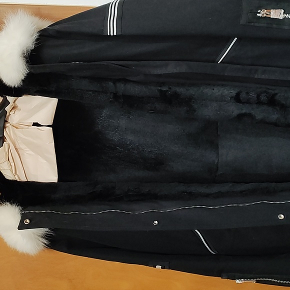 Parka coat, with real Fox collar, brought at Macy's The Fur Vault. - Picture 4 of 8